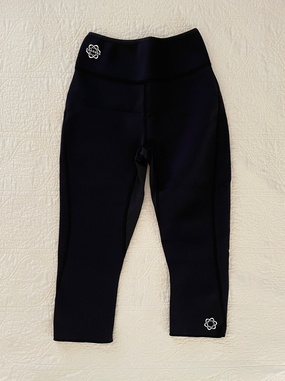 Zaggora Women's Capri Hot Pants Black Neoprene Thermo Fit Technology Black Sz L